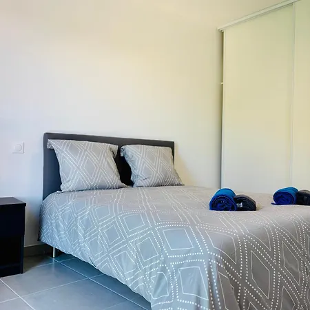 Le 209, 3min A Pieds De La Plage, Confort, Terrasse, 2 Parking Privee Apartament Vias