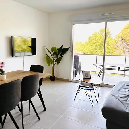 Le 209, 3min à Pieds De La Plage, Confort, Terrasse, 2 Parking Privée * Vias