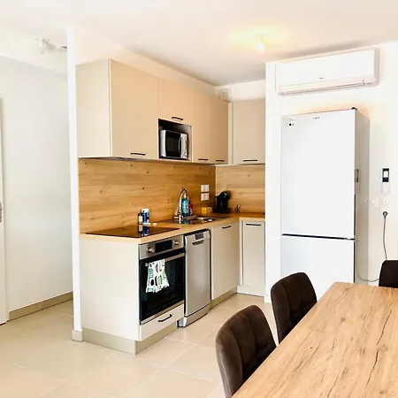 Le 209, 3min A Pieds De La Plage, Confort, Terrasse, 2 Parking Privee