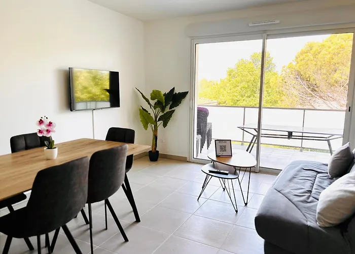 Le 209, 3min A Pieds De La Plage, Confort, Terrasse, 2 Parking Privee * Vias
