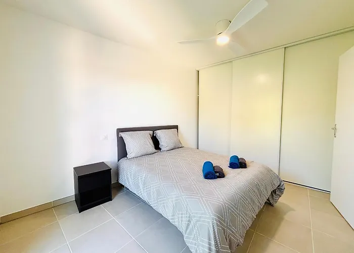 Le 209, 3min A Pieds De La Plage, Confort, Terrasse, 2 Parking Privee Apartment Vias